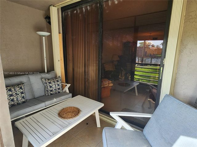 900 Colony Point Cir 107, Pembroke Pines, FL 33026