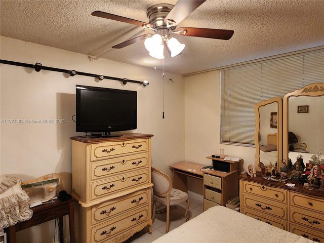 900 Colony Point Cir 107, Pembroke Pines, FL 33026