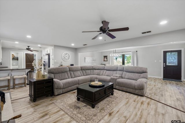 602 Gearner Dr., Winnsboro, TX 75494