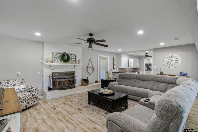 602 Gearner Dr., Winnsboro, TX 75494