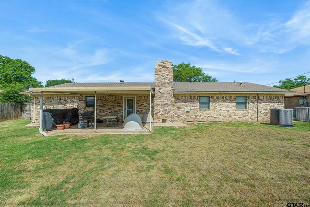 602 Gearner Dr., Winnsboro, TX 75494