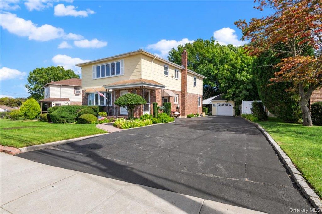 634 Broadway, Bethpage, NY 11714 — photo 2