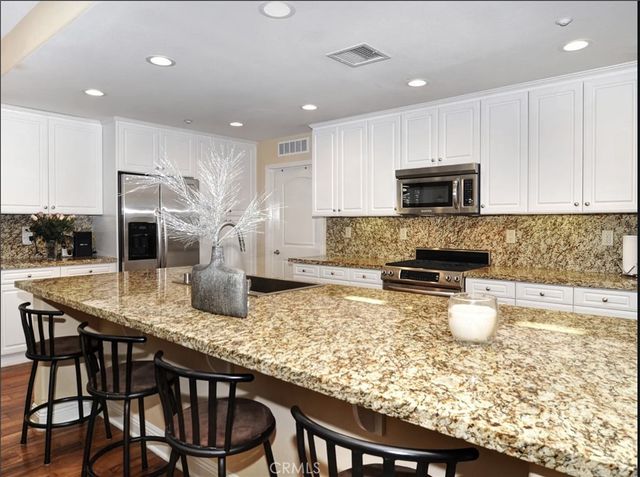 135 Pathway, Irvine, CA 92618