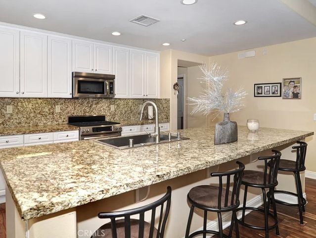 135 Pathway, Irvine, CA 92618