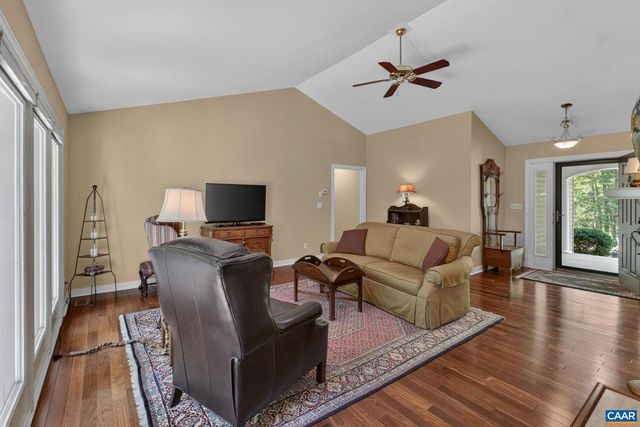 10 LOCKS RD, Palmyra, VA 22963