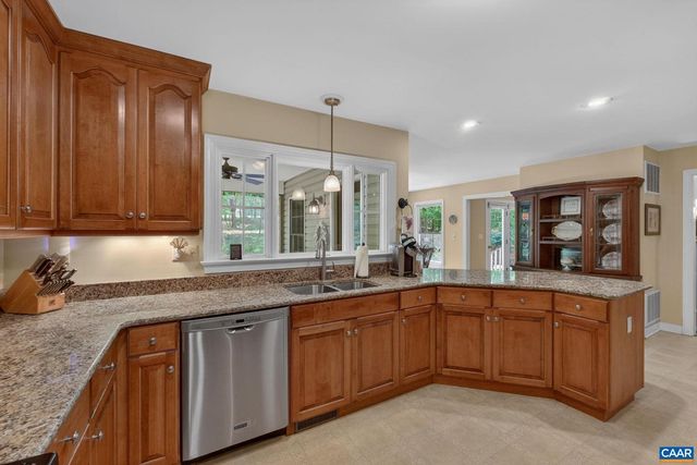 10 LOCKS RD, Palmyra, VA 22963