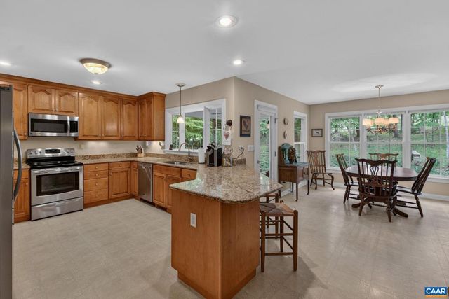 10 LOCKS RD, Palmyra, VA 22963