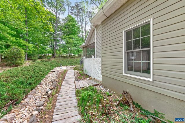 10 LOCKS RD, Palmyra, VA 22963