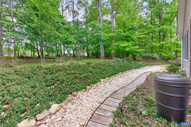 10 LOCKS RD, Palmyra, VA 22963