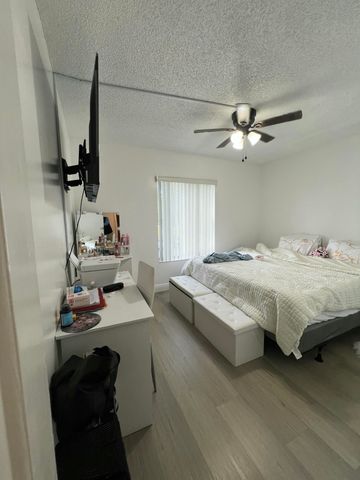 1007 Green Pine Boulevard D2, West Palm Beach, FL 33409