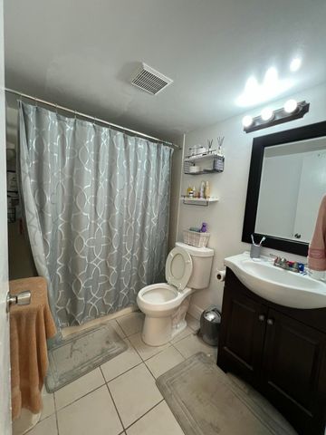 1007 Green Pine Boulevard D2, West Palm Beach, FL 33409