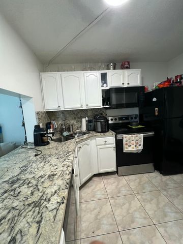 1007 Green Pine Boulevard D2, West Palm Beach, FL 33409