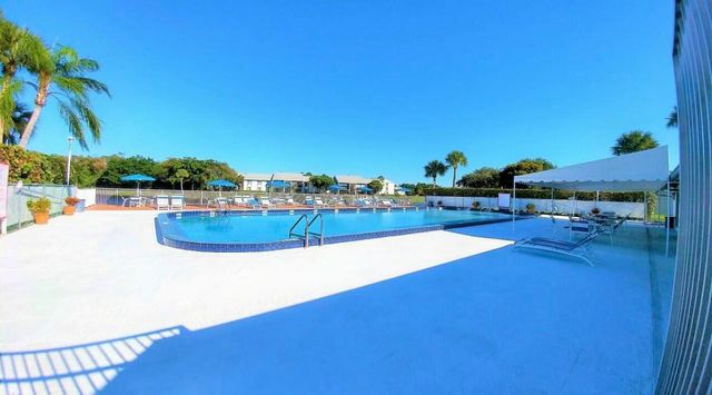 1007 Green Pine Boulevard D2, West Palm Beach, FL 33409
