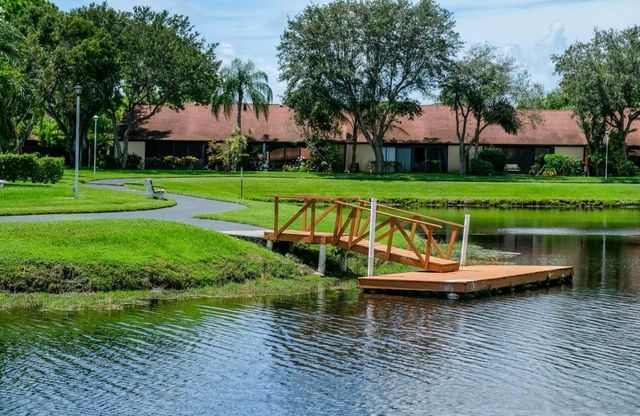 1007 Green Pine Boulevard D2, West Palm Beach, FL 33409