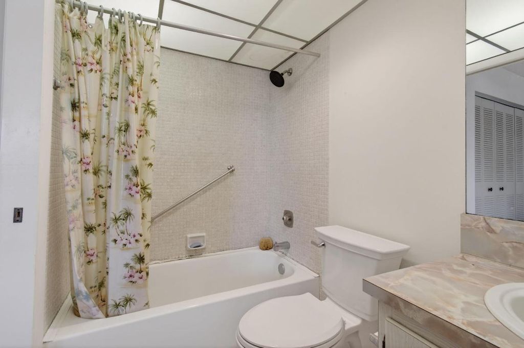 Image 16 of property listing at 642 Burgundy N, Delray Beach, FL 33484