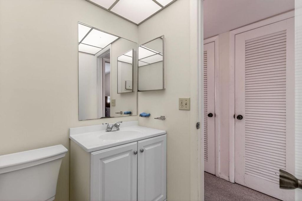 Image 19 of property listing at 642 Burgundy N, Delray Beach, FL 33484