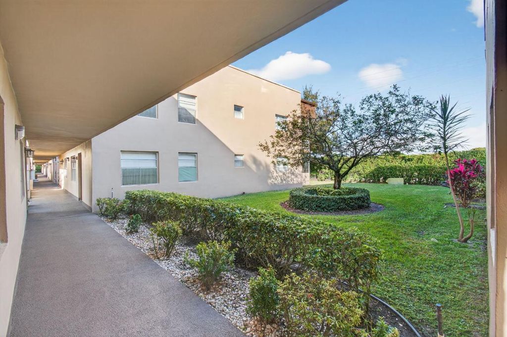 Image 23 of property listing at 642 Burgundy N, Delray Beach, FL 33484