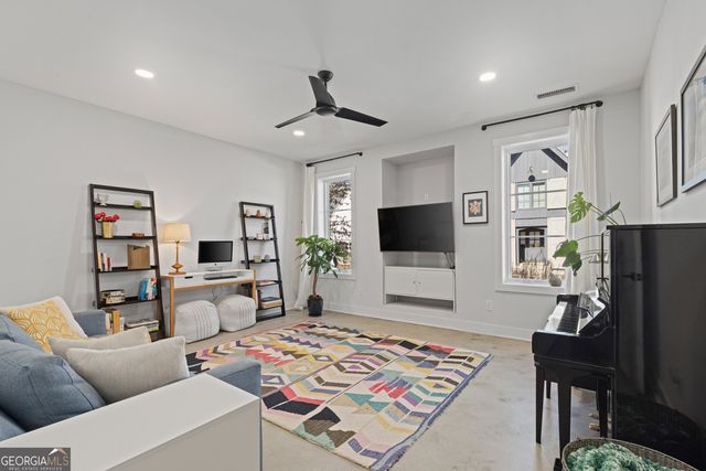 304 Mado Lane, Chattahoochee Hills, GA 30268