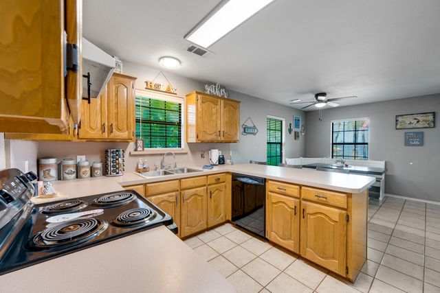 4479 Sunrise Dr., Chandler, TX 75758