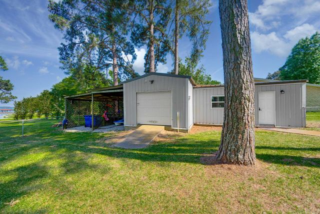 4479 Sunrise Dr., Chandler, TX 75758