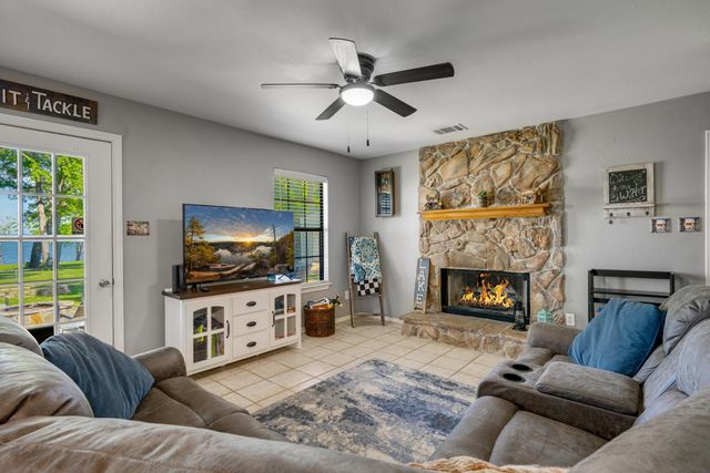 4479 Sunrise Dr., Chandler, TX 75758