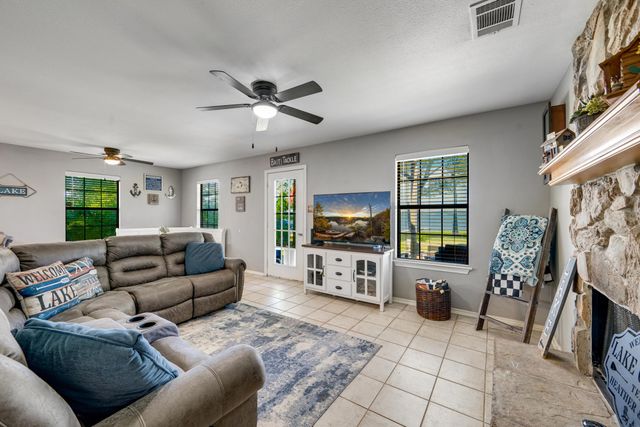 4479 Sunrise Dr., Chandler, TX 75758