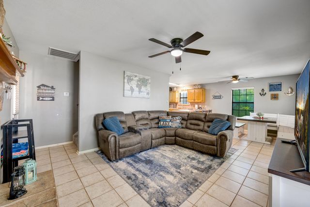 4479 Sunrise Dr., Chandler, TX 75758