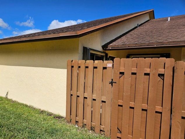 503 Springdale Circle 50c, Palm Springs, FL 33461