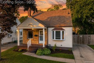 21145 Beechwood Avenue, Eastpointe, MI 48021