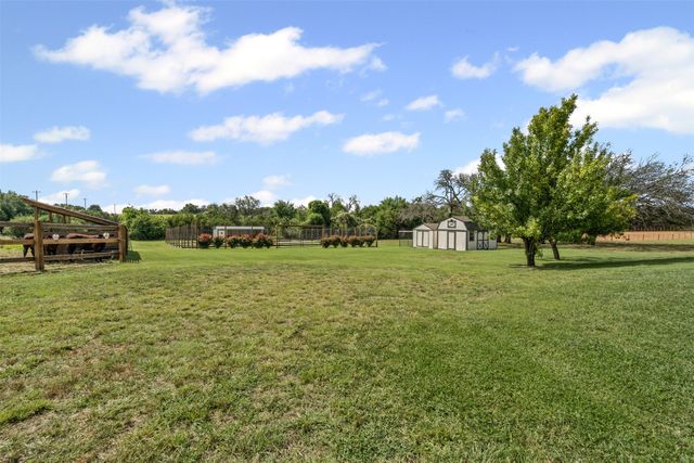 111 Sharla Smelley Road, Weatherford, TX 76088