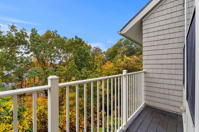 3 Harvest Dr 305, North Andover, MA 01876