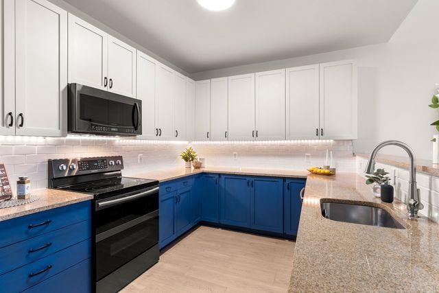 3 Harvest Dr 305, North Andover, MA 01876
