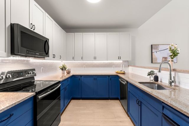 3 Harvest Dr 305, North Andover, MA 01876