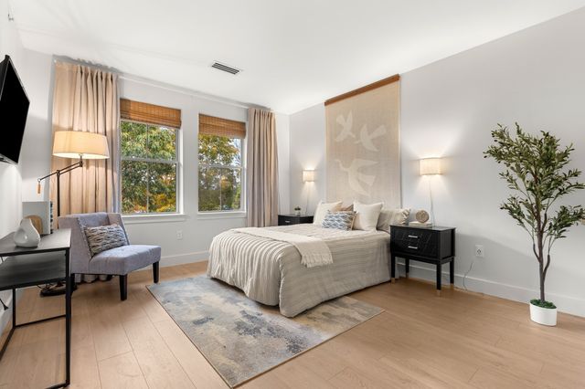 3 Harvest Dr 305, North Andover, MA 01876
