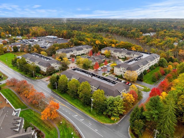 3 Harvest Dr 305, North Andover, MA 01876
