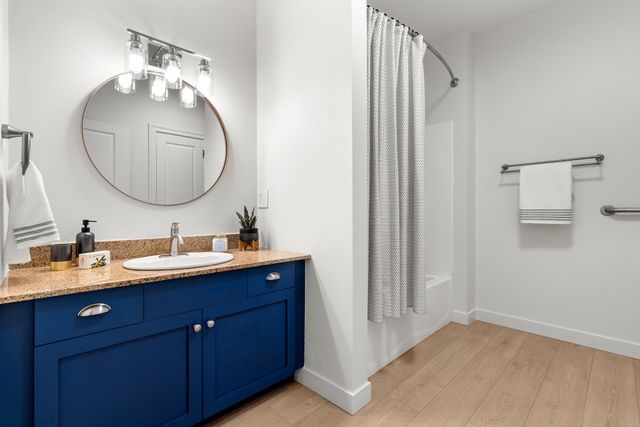 3 Harvest Dr 305, North Andover, MA 01876