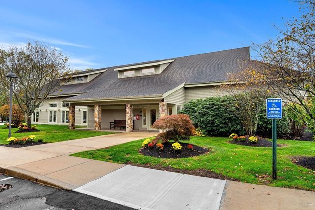 3 Harvest Dr 305, North Andover, MA 01876