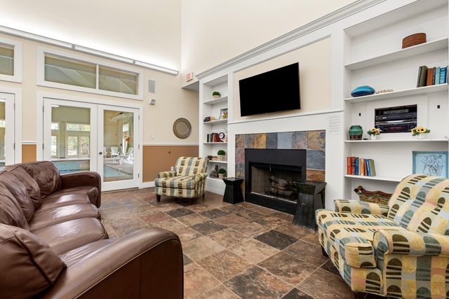 3 Harvest Dr 305, North Andover, MA 01876