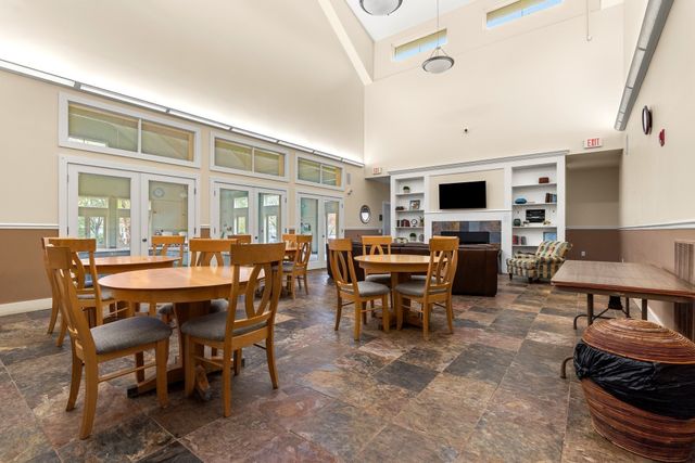 3 Harvest Dr 305, North Andover, MA 01876