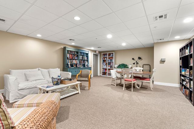 3 Harvest Dr 305, North Andover, MA 01876