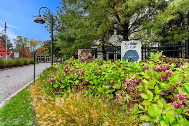 3 Harvest Dr 305, North Andover, MA 01876