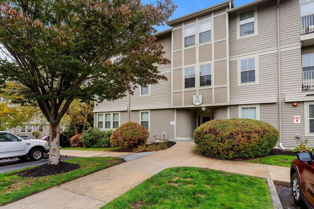 3 Harvest Dr 305, North Andover, MA 01876