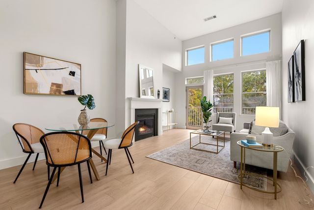 3 Harvest Dr 305, North Andover, MA 01876