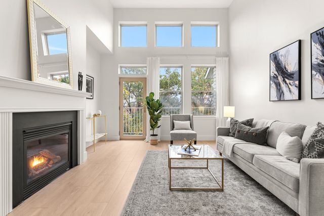 3 Harvest Dr 305, North Andover, MA 01876
