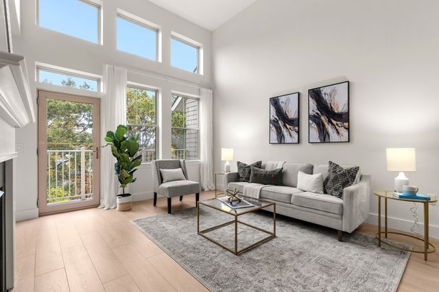 3 Harvest Dr 305, North Andover, MA 01876