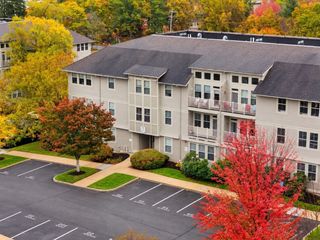 3 Harvest Dr 305, North Andover, MA 01876