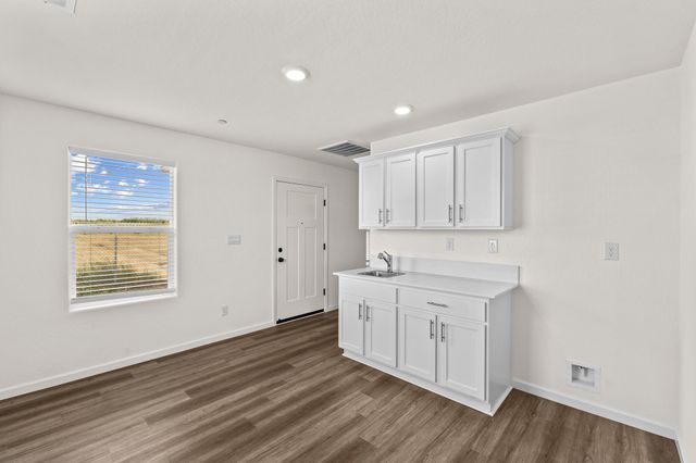 1109 E Elkhorn Avenue, Visalia, CA 93292