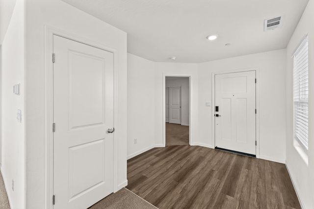 1109 E Elkhorn Avenue, Visalia, CA 93292