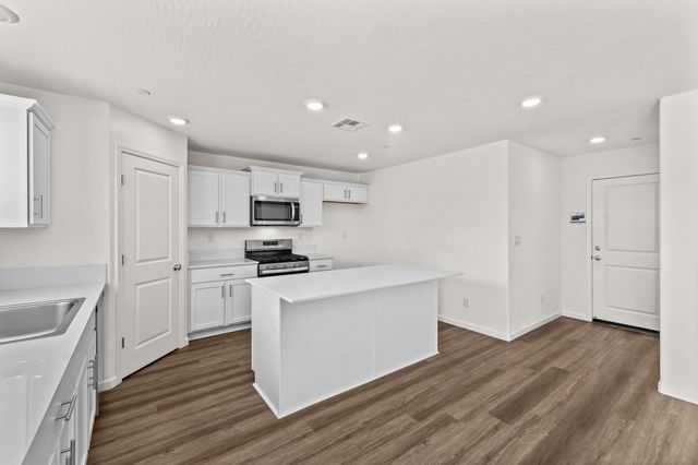 1109 E Elkhorn Avenue, Visalia, CA 93292