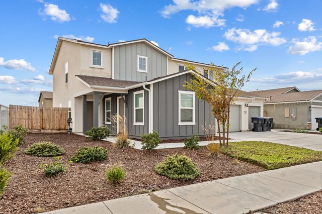 1109 E Elkhorn Avenue, Visalia, CA 93292